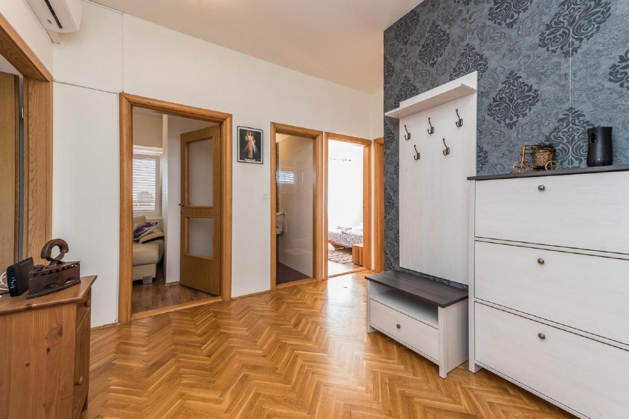 Holiday Home Tower With Private Pool, Sauna And Quads Smilcic 外观 照片