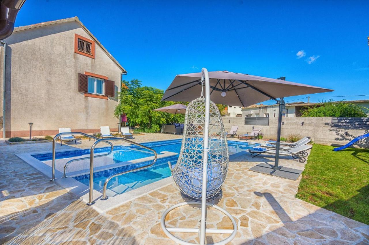 Holiday Home Tower With Private Pool, Sauna And Quads Smilcic 外观 照片