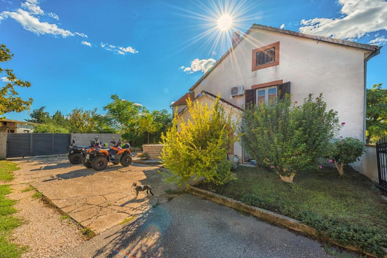 Holiday Home Tower With Private Pool, Sauna And Quads Smilcic 外观 照片