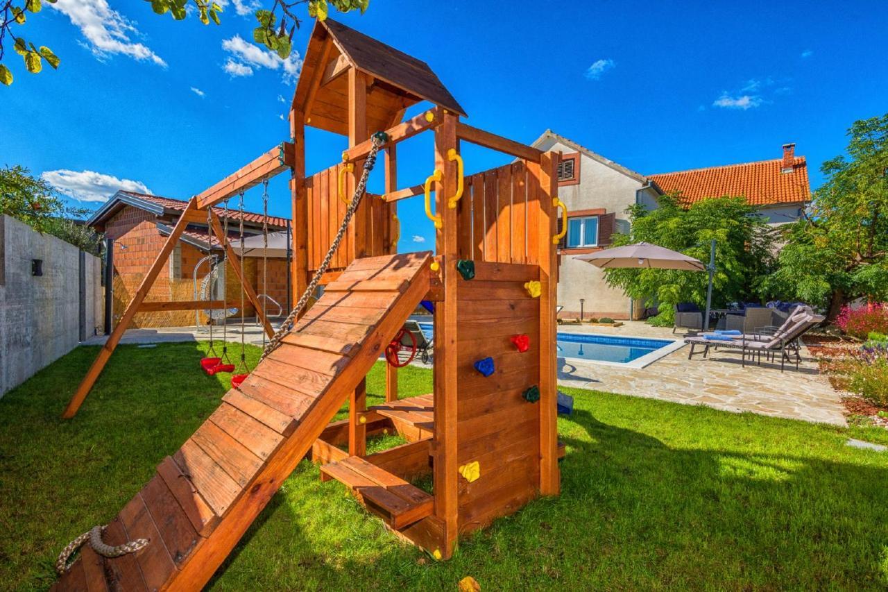 Holiday Home Tower With Private Pool, Sauna And Quads Smilcic 外观 照片