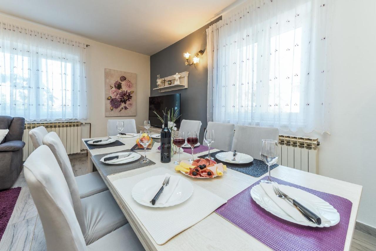 Holiday Home Tower With Private Pool, Sauna And Quads Smilcic 外观 照片