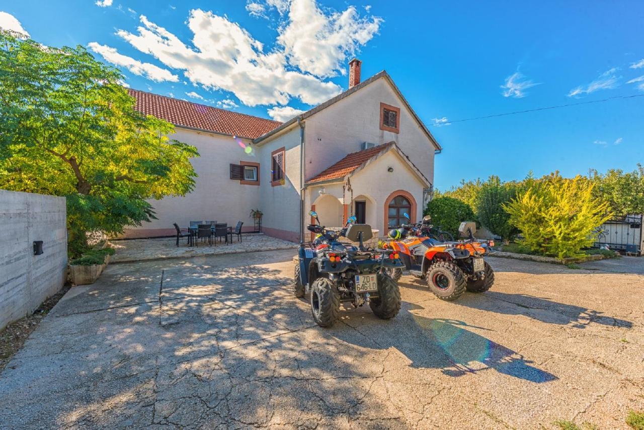 Holiday Home Tower With Private Pool, Sauna And Quads Smilcic 外观 照片