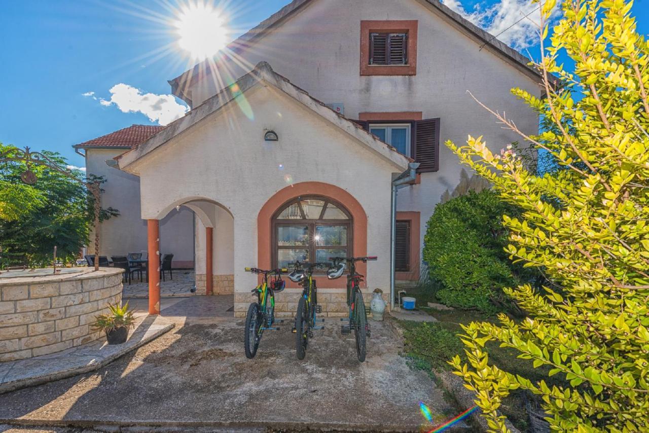 Holiday Home Tower With Private Pool, Sauna And Quads Smilcic 外观 照片