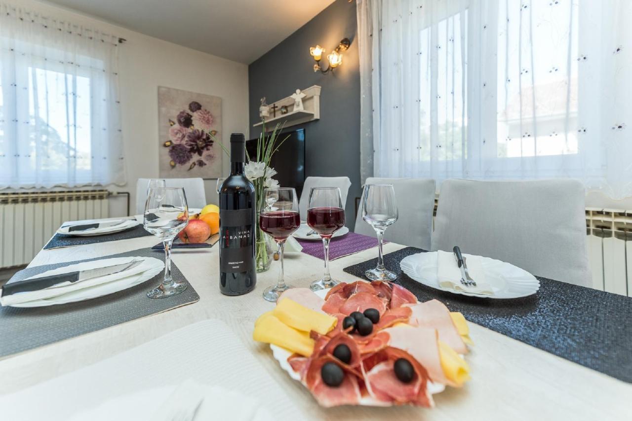 Holiday Home Tower With Private Pool, Sauna And Quads Smilcic 外观 照片